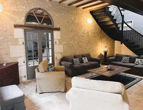 Le Chai De Peyssard, Piscine Chauffee. Château-lʼÉvêque